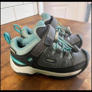 Toddler Keen hiking boots size 8
